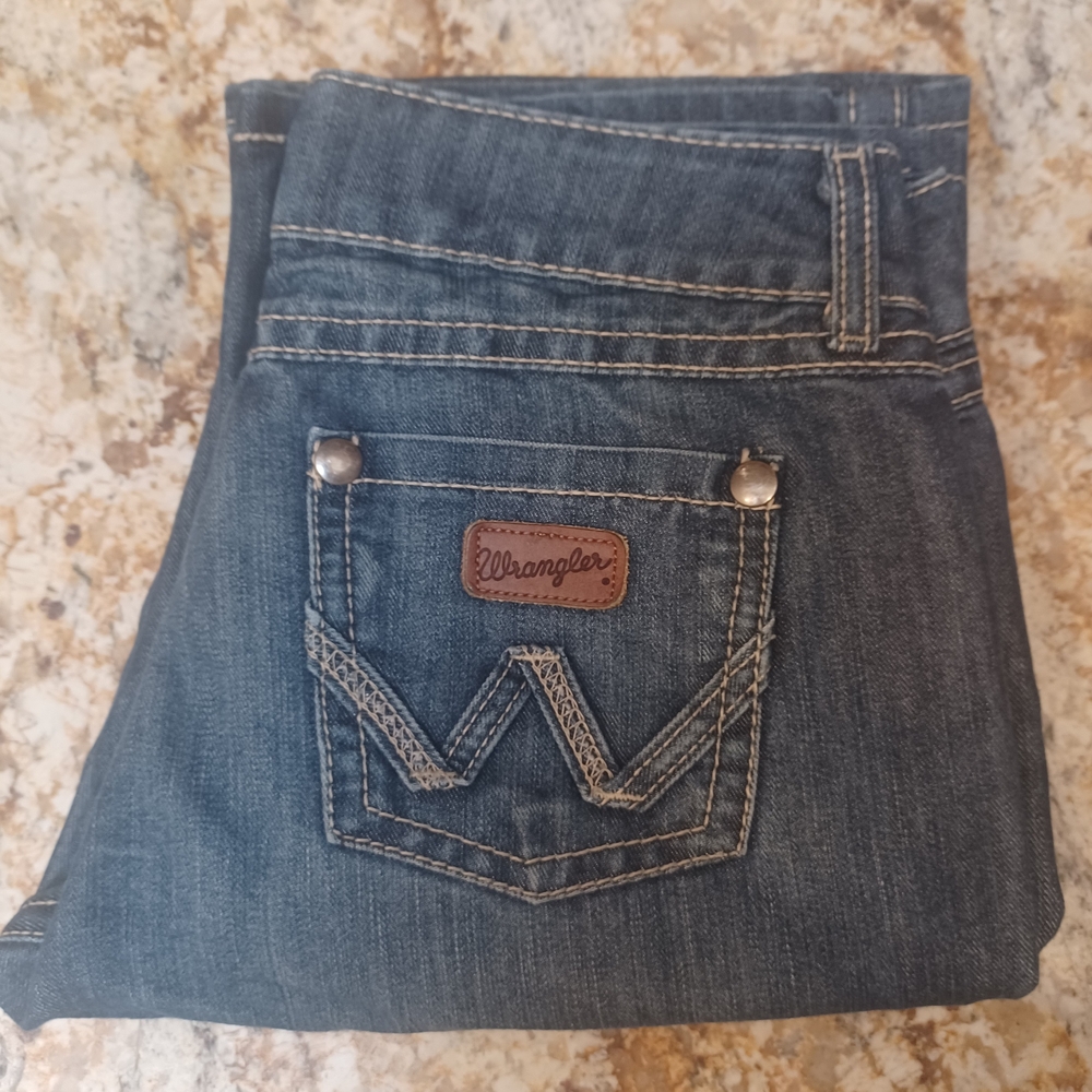 🤠🐎Wrangler Mae Bootcut Jeans 5/6×34 Like NEW